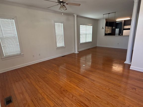 Living Room/Dining Area