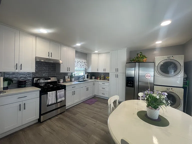1836 Jellick Ave — Photo 3