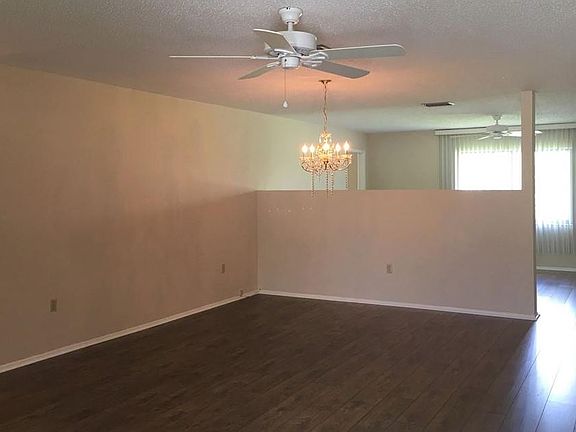 4th image of 1218 Glendale Cir W #223