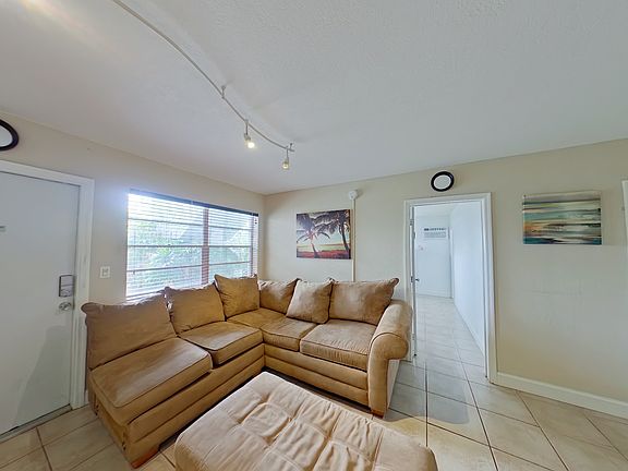4th image of 715 NE 6th St APT 5A