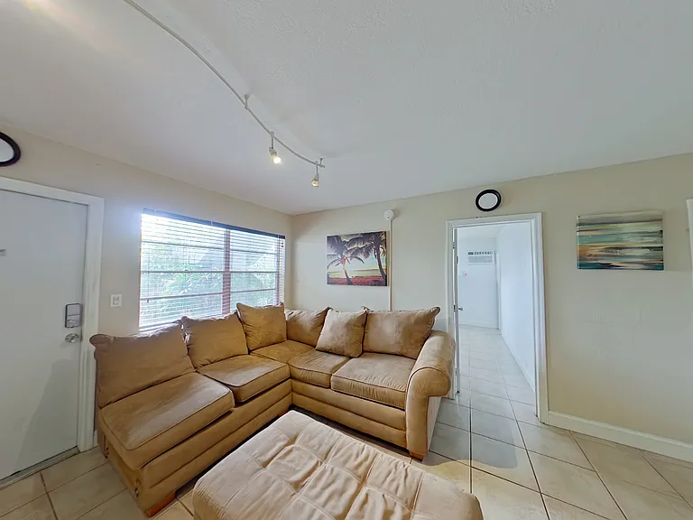 715 NE 6th St #5A — Photo 4