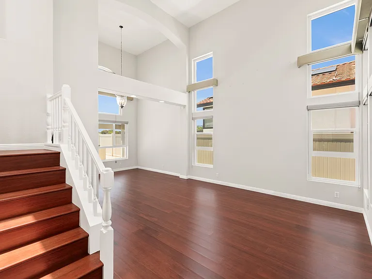 1068 Pacific Hill St — Photo 10