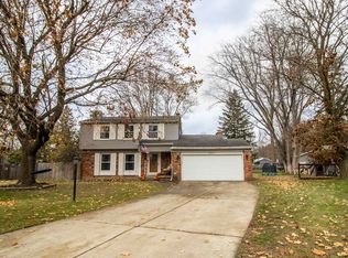 2371 Pineview Ct, Flushing, MI 48433