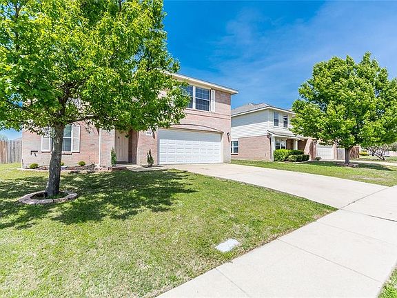 2nd image of 614 Oxford Dr