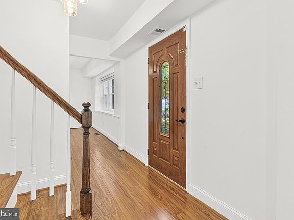 5th image of 9005 Eastbourne Ln