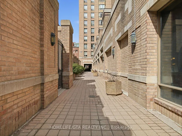 284 Bloor St W #903 — Photo 21