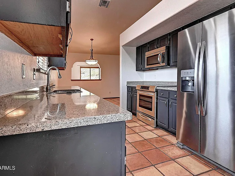 14004 N Sussex Pl — Photo 3