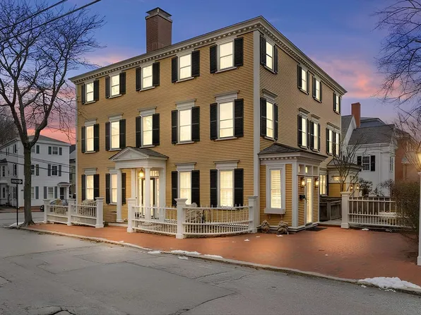 1 Beck St #2, Newburyport, MA 01950