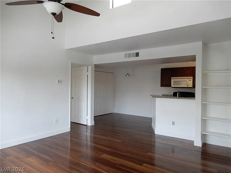 5122 S Jones Blvd #201 — Photo 2