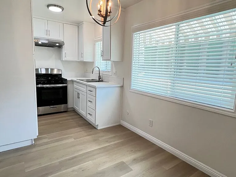 905 S Cabrillo Ave — Photo 6