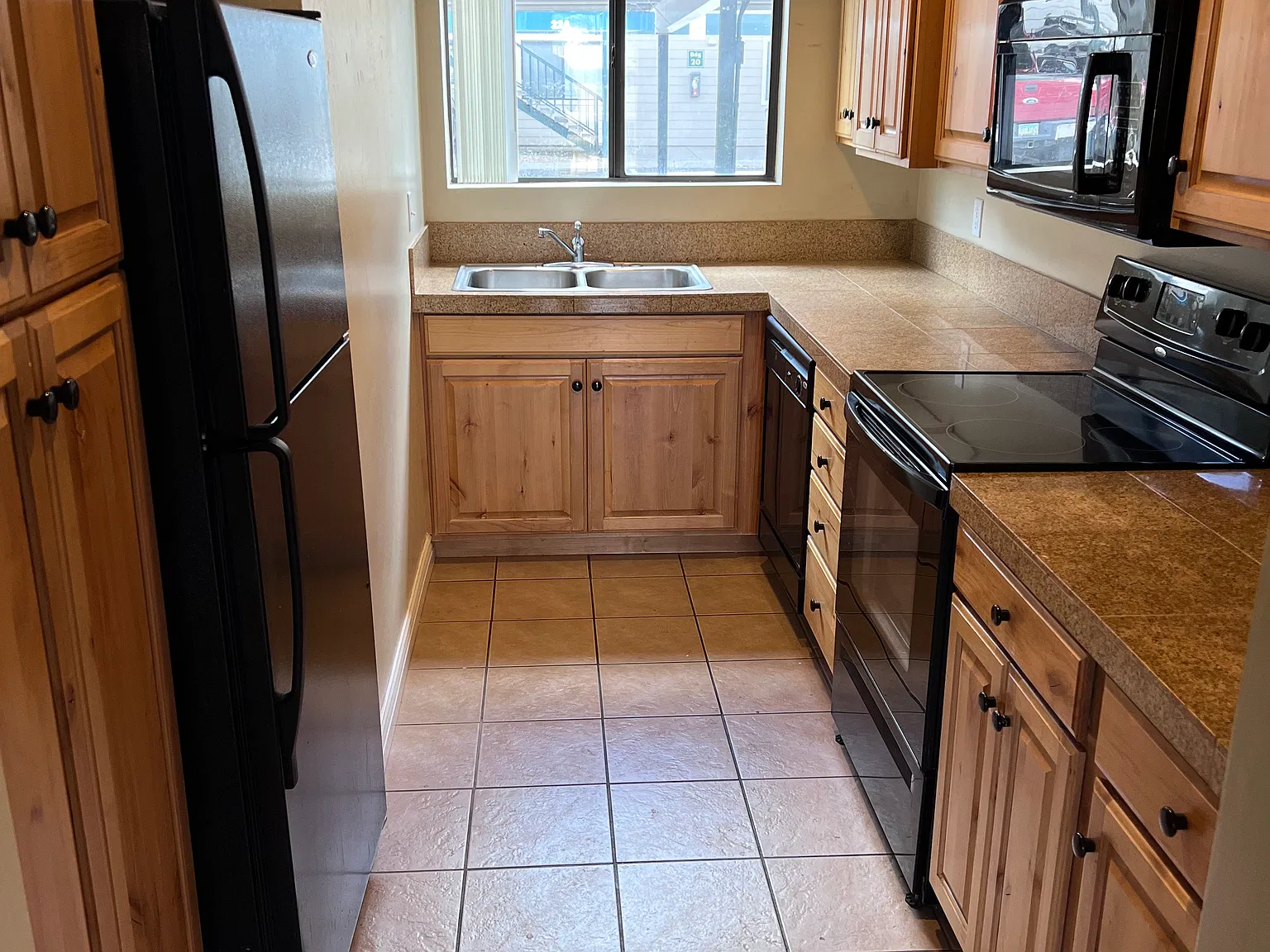2 bed, 805 sqft, $1,750 — Photo 2