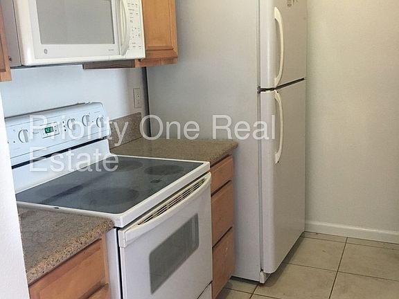 2nd image of 4041 Oakcrest Dr Unit 404