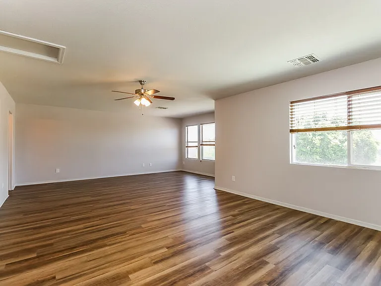 526 E Milada Dr — Photo 8