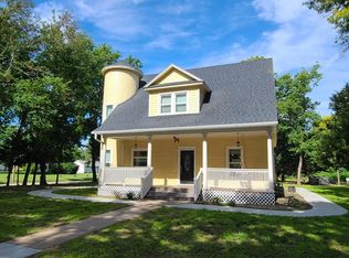530 S Main St, Lindsborg, KS 67456