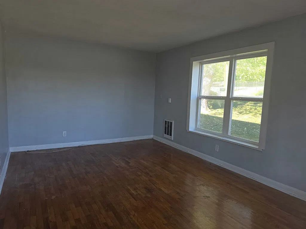 2 bed, 900 sqft, $1,300 — Photo 3