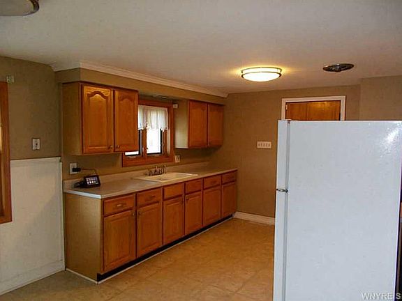 3rd image of 5 Vern Ln