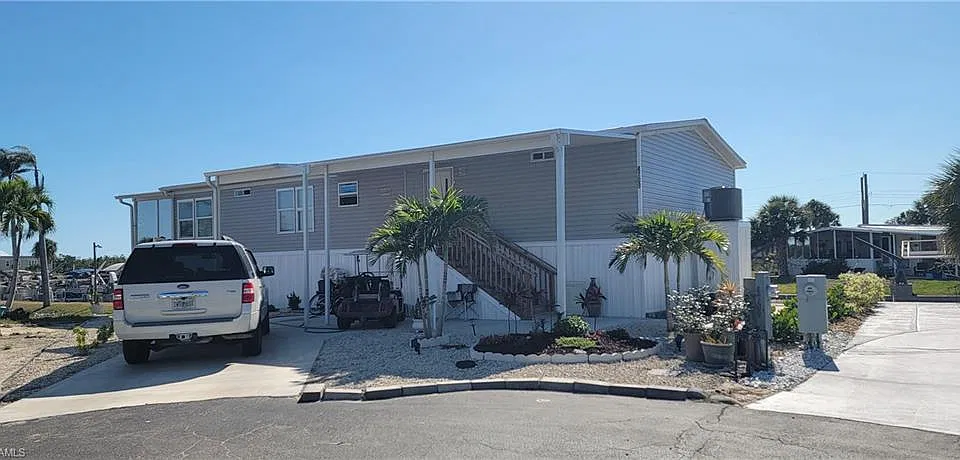 4709 Kon Tiki Ln
