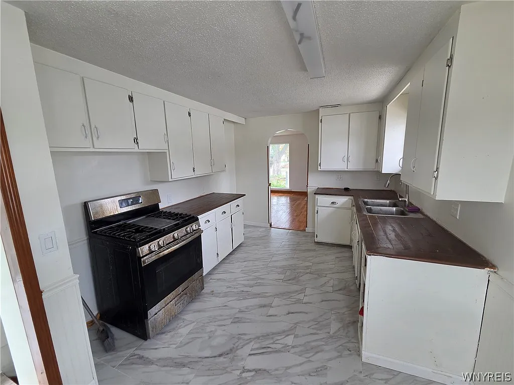 5 bed, 2.0 bath, 1988 sqft, $2,800 — Photo 4