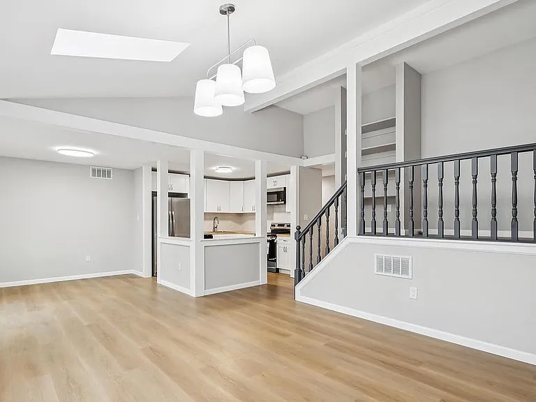 3 Bryn Mawr Ct — Photo 1