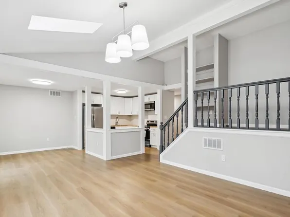 3 Bryn Mawr Ct, Sicklerville, NJ 08081