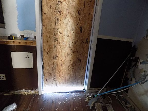 4th image of 107 E Ross St