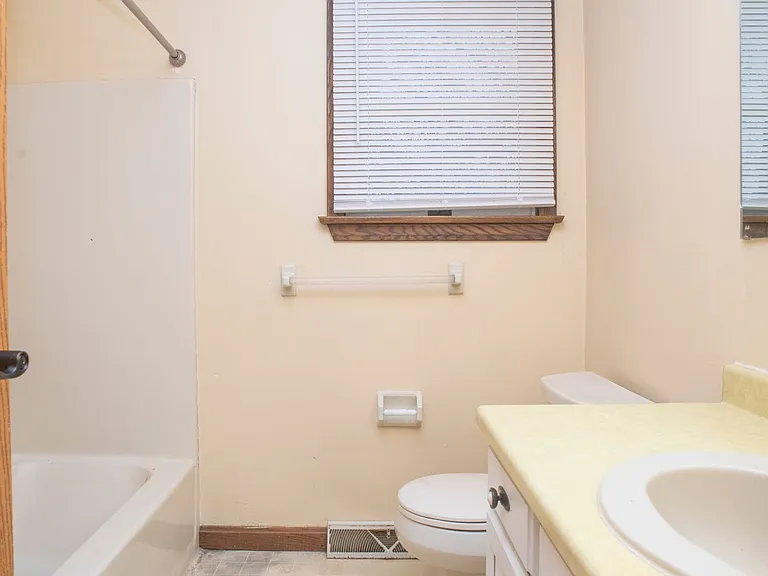 4023-29 Lancaster Rd — Photo 12