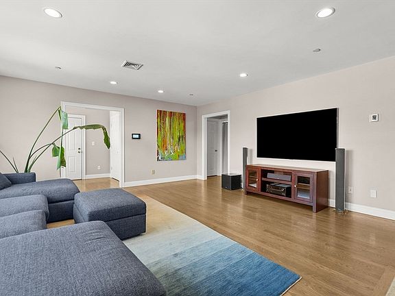 5th image of 1 Sylvia St #3