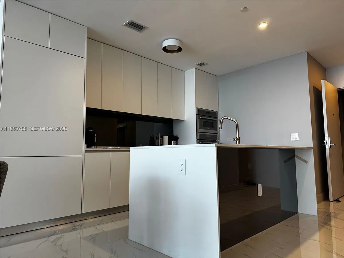Building Photo - 700 NE 24th St #2206