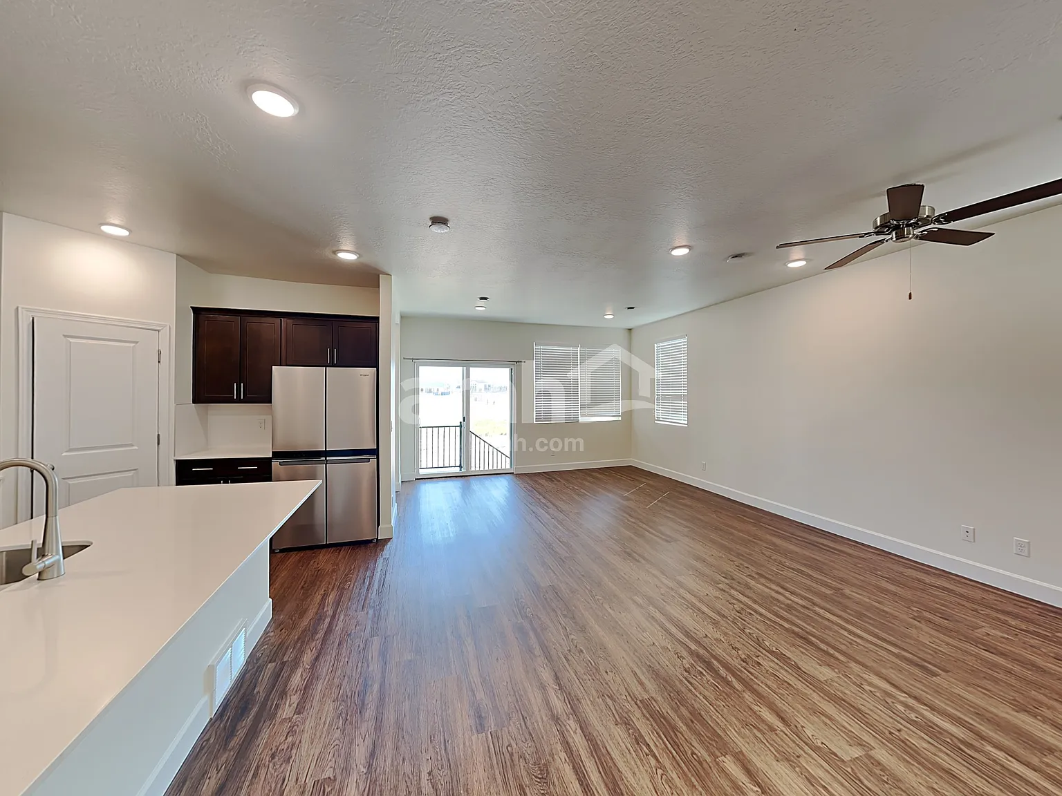 4 bed, 2.5 bath, 2313 sqft, $2,995 — Photo 4