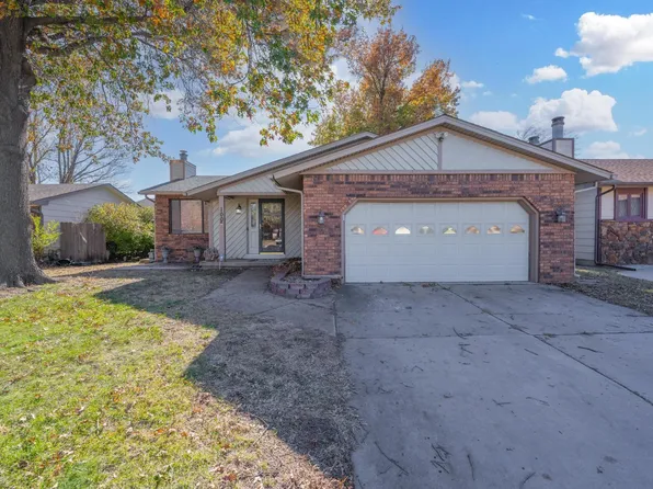 100 N Summitlawn Cir, Wichita, KS 67212