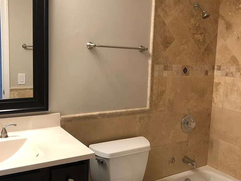 910 Curtiss St — Photo 15