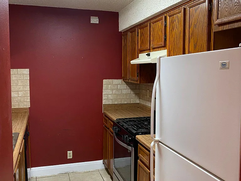 904 King Albert St #B — Photo 8