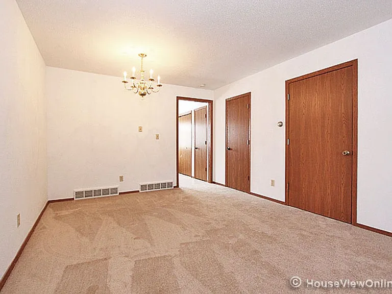 1413 Brookshire Rd — Photo 3