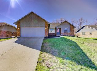 8891 Davidgate Dr, Huber Heights, OH 45424