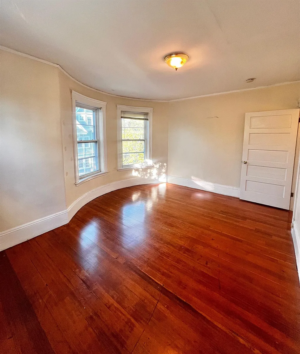 Building Photo - 14 Sanborn Ave #1