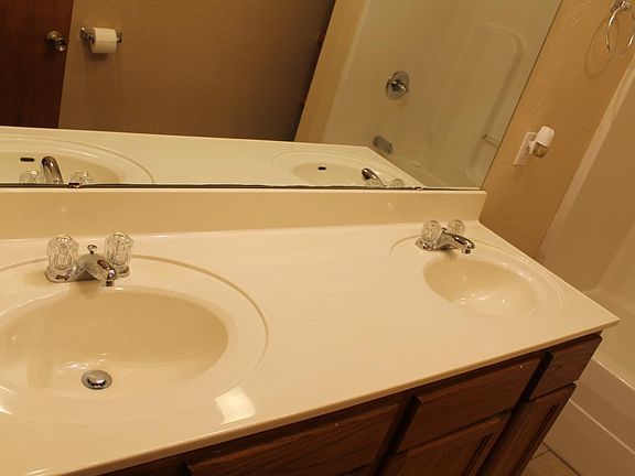 Double sinks in bathroom