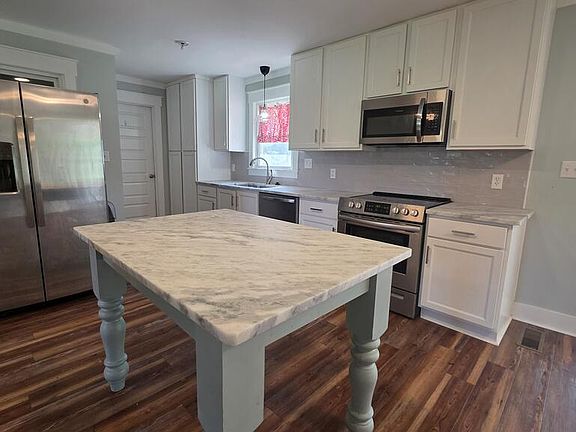 4th image of 127 Lynn Dr