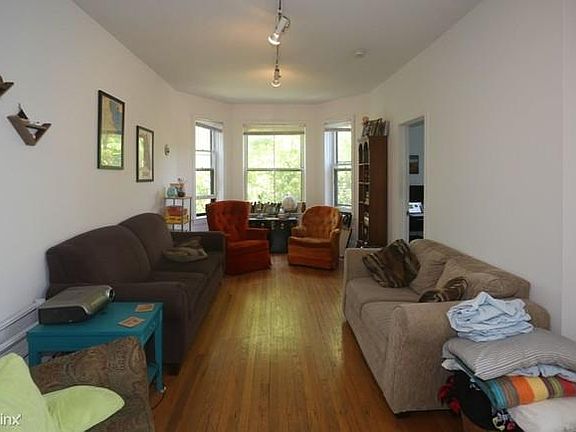 3rd image of 821 W Newport Ave #3