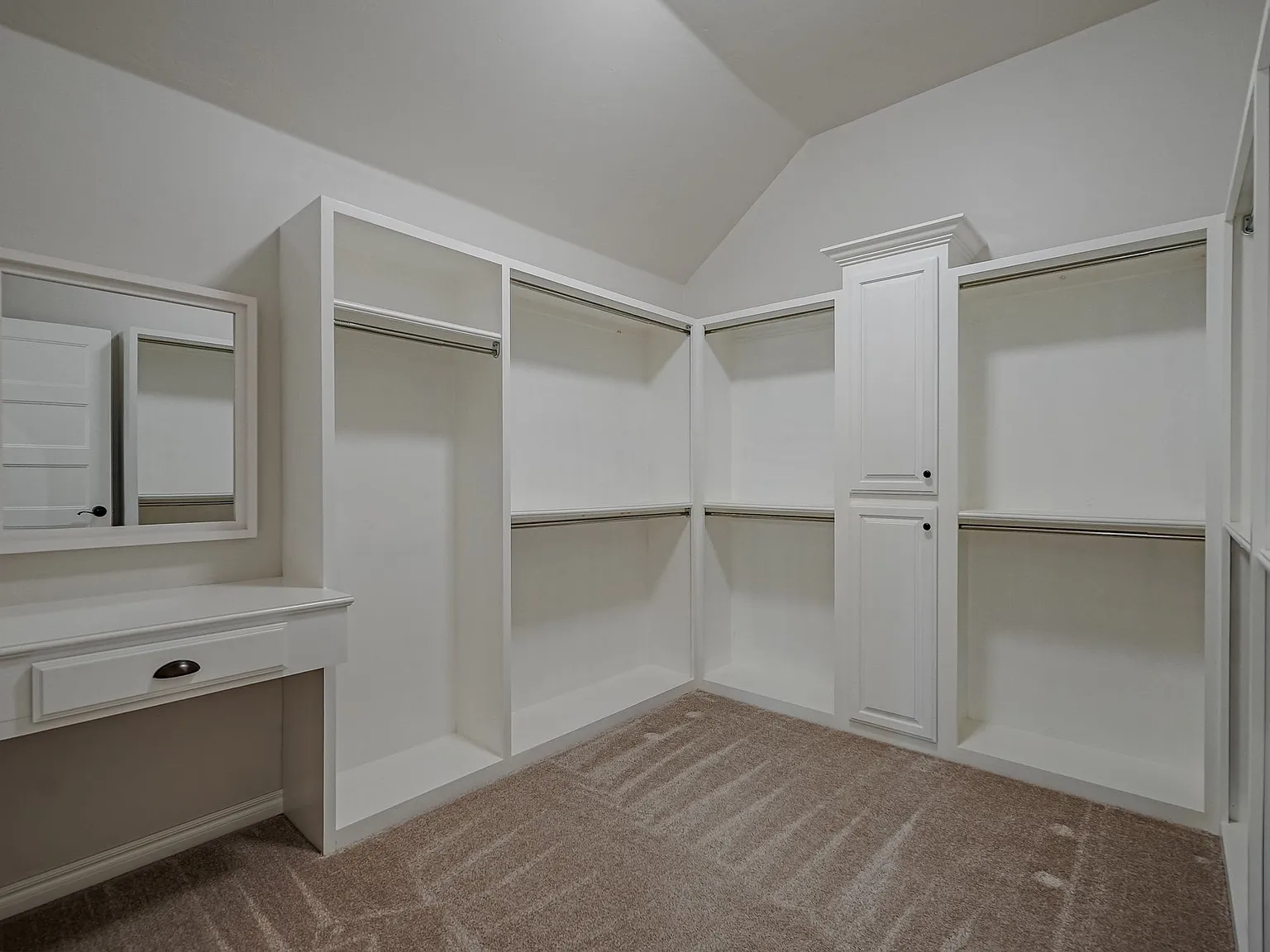 4 bed, 2.5 bath, 2276 sqft, $3,000 — Photo 3