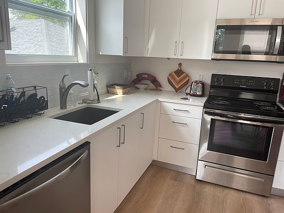 3rd image of 2423 3rd Ave S
