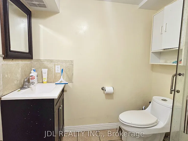 110 Church St S #BASEMENT — Photo 7