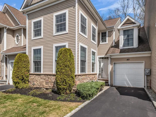 40 Eagle Circle, Bohemia, NY 11716
