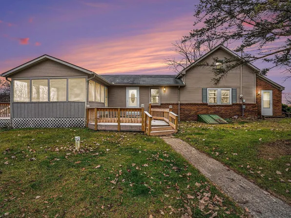 8704 E 400th Rd N, Pierceton, IN 46562