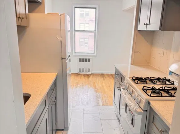 41-07 Bowne St #4H, Flushing, NY 11355