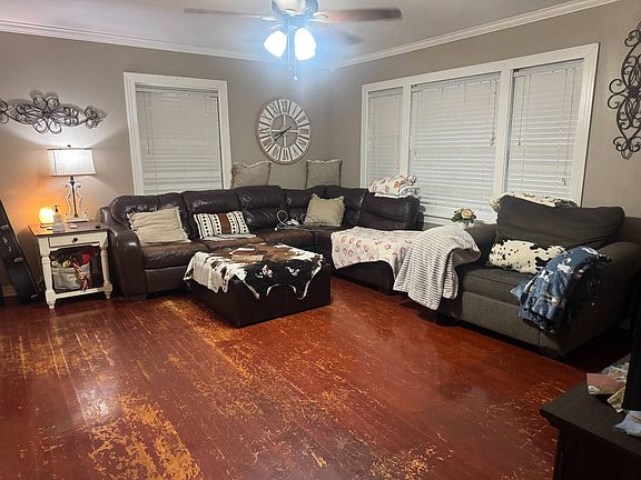 2nd image of 1122 Chestnut St