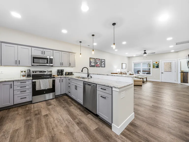 143 Carver St #11 — Photo 8