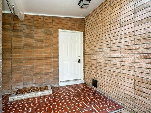 3rd image of 1103 Carlton Ct