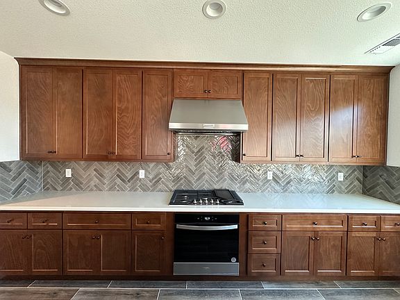 4th image of 1372 S Melville Ln