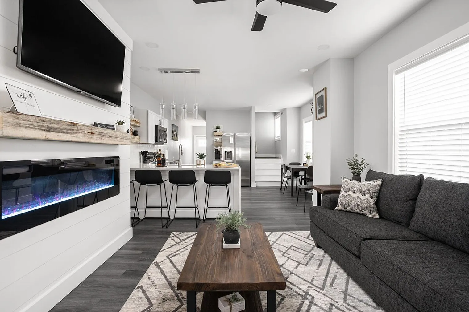 3 bed, 2.0 bath, $3,259 — Photo 1
