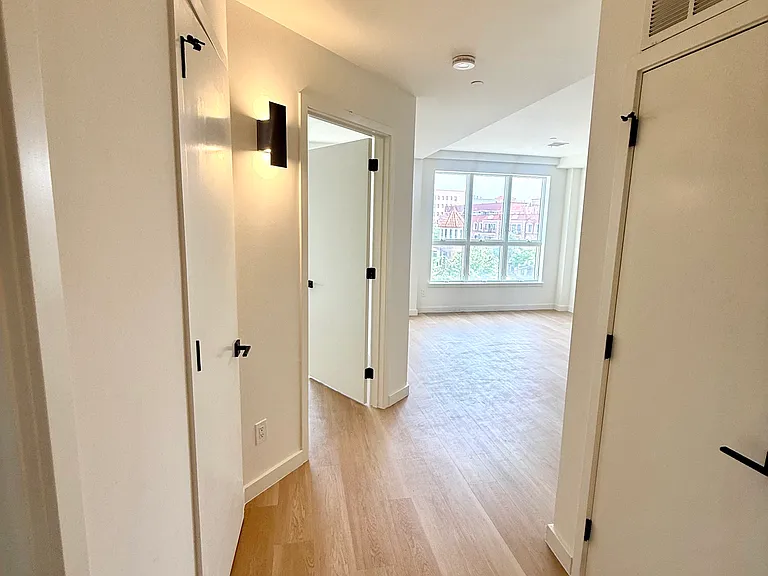 3144 Emmons Ave #3 — Photo 11